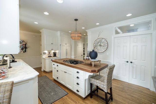 2220 Castleview Dr, Turlock, CA 95382