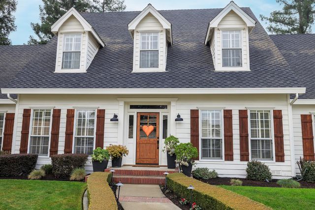 2220 Castleview Dr, Turlock, CA 95382