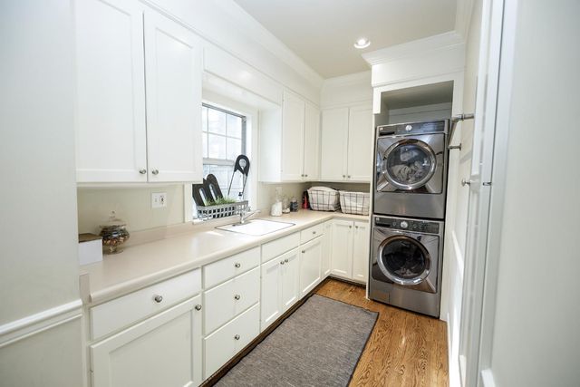 2220 Castleview Dr, Turlock, CA 95382