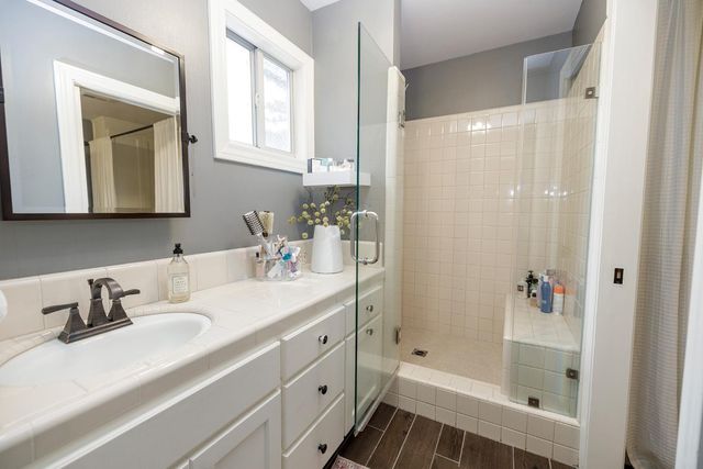 2220 Castleview Dr, Turlock, CA 95382