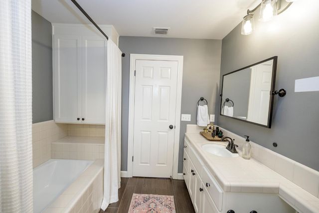 2220 Castleview Dr, Turlock, CA 95382