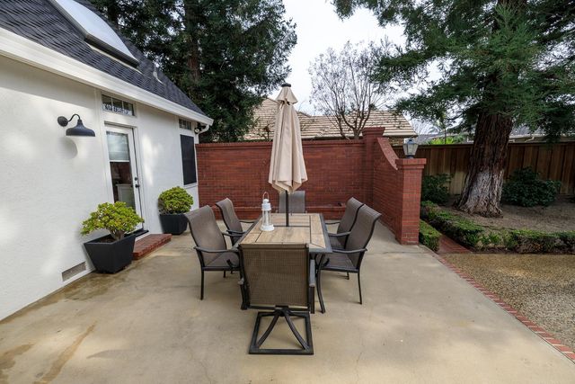 2220 Castleview Dr, Turlock, CA 95382