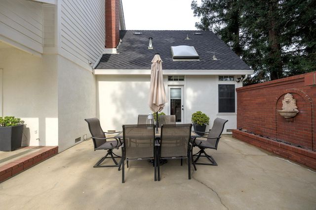 2220 Castleview Dr, Turlock, CA 95382