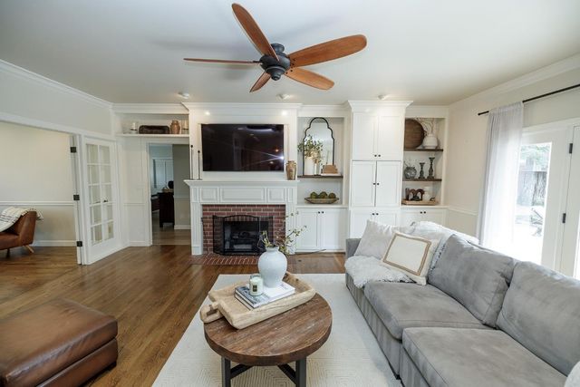 2220 Castleview Dr, Turlock, CA 95382