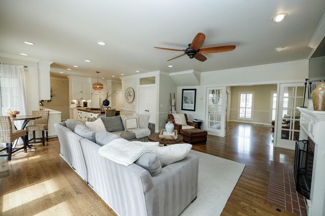 2220 Castleview Dr, Turlock, CA 95382