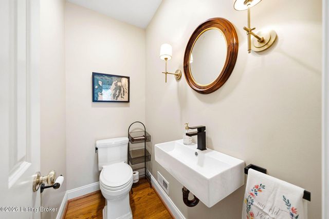 3910 Olympic Ave, Louisville, KY 40207