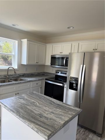 540 E South 5th Street, Seneca, SC 29678