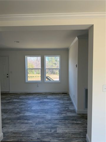 540 E South 5th Street, Seneca, SC 29678