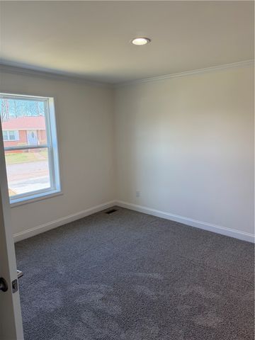 540 E South 5th Street, Seneca, SC 29678