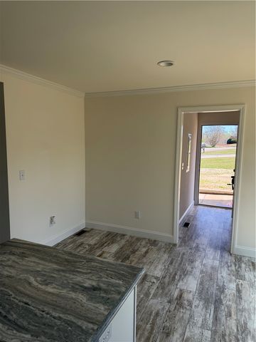 540 E South 5th Street, Seneca, SC 29678