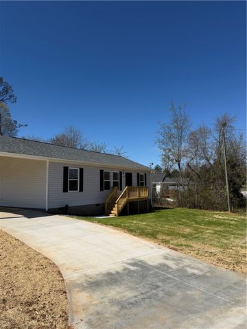 540 E South 5th Street, Seneca, SC 29678