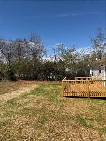 540 E South 5th Street, Seneca, SC 29678