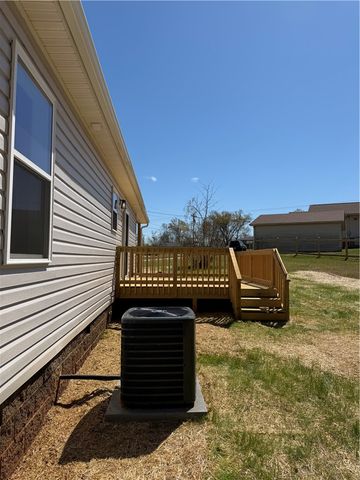 540 E South 5th Street, Seneca, SC 29678