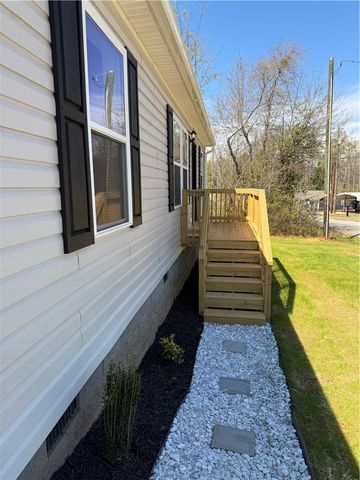 540 E South 5th Street, Seneca, SC 29678