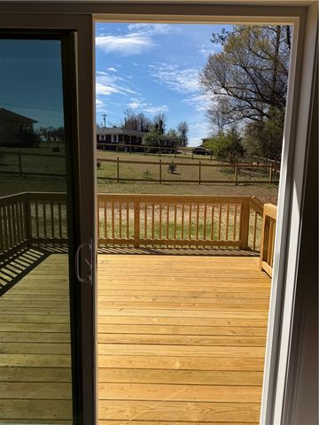 540 E South 5th Street, Seneca, SC 29678