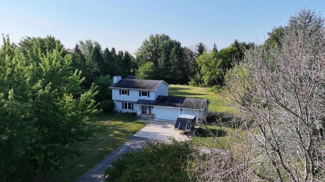 W9355 COUNTRY COVE LANE, Hortonville, WI 54944
