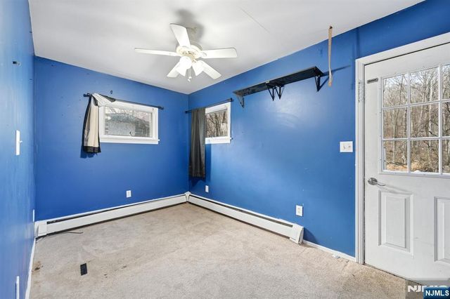 33 Setting Sun Trail, West Milford, NJ 07480