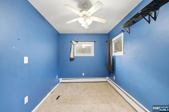 33 Setting Sun Trail, West Milford, NJ 07480