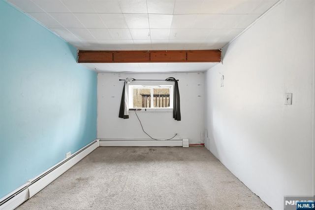 33 Setting Sun Trail, West Milford, NJ 07480