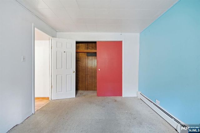 33 Setting Sun Trail, West Milford, NJ 07480