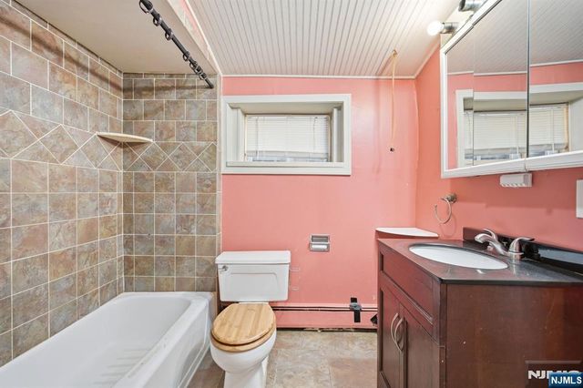 33 Setting Sun Trail, West Milford, NJ 07480