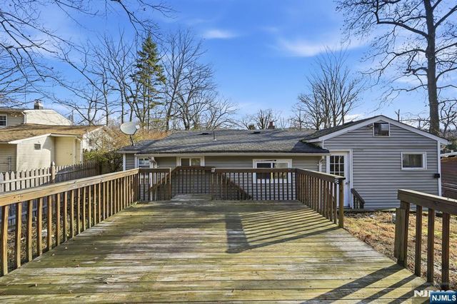33 Setting Sun Trail, West Milford, NJ 07480