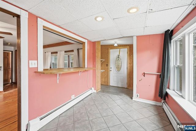 33 Setting Sun Trail, West Milford, NJ 07480