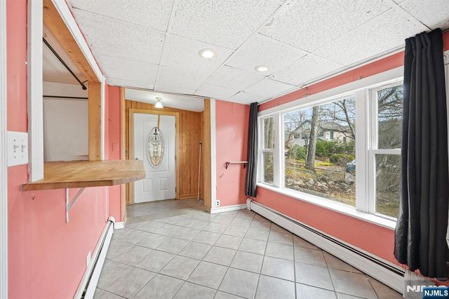 33 Setting Sun Trail, West Milford, NJ 07480