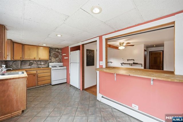 33 Setting Sun Trail, West Milford, NJ 07480