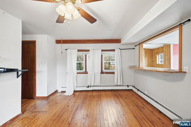 33 Setting Sun Trail, West Milford, NJ 07480