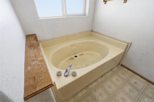 601 S Phillips Street, Hanford, CA 93230