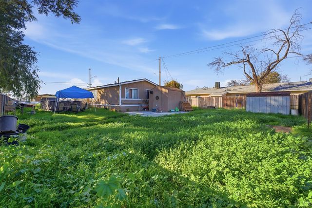 601 S Phillips Street, Hanford, CA 93230