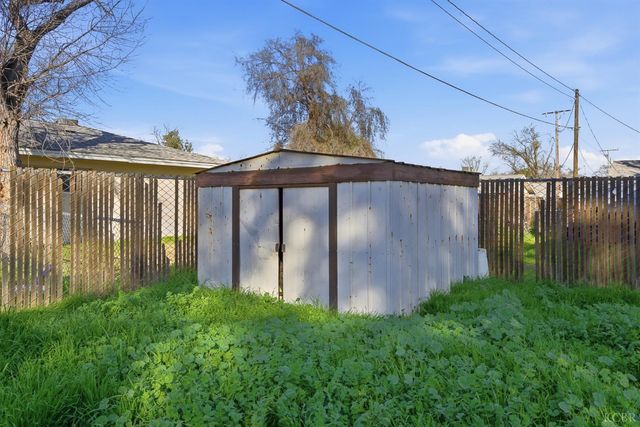 601 S Phillips Street, Hanford, CA 93230