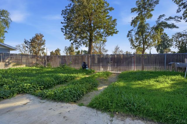 601 S Phillips Street, Hanford, CA 93230