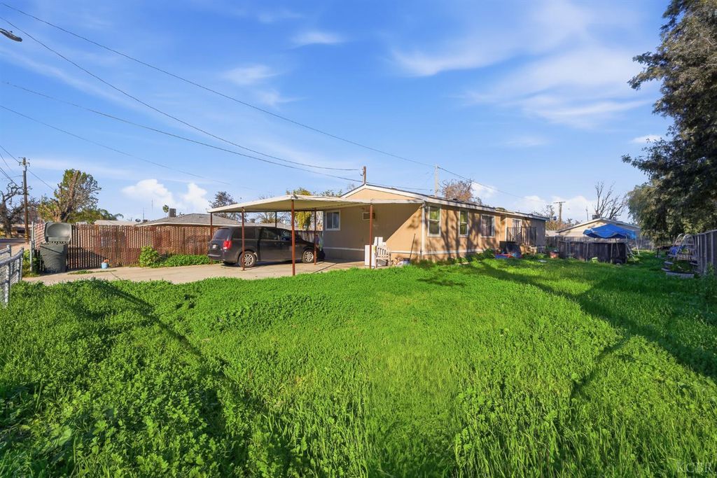 601 S Phillips Street, Hanford, CA 93230