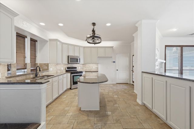 1418 Sea Pines Drive, Savannah, TX 76227