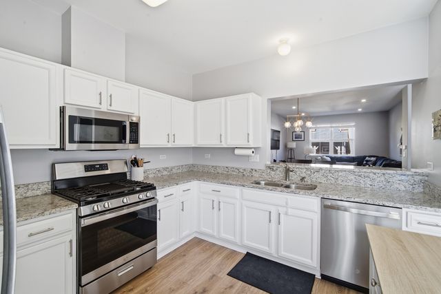 1103 N Claremont Drive, Palatine, IL 60067