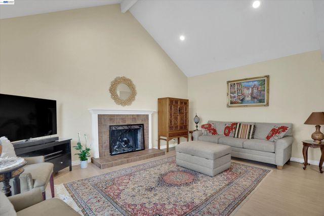 2023 Los Gatos Almaden Rd, San Jose, CA 95124