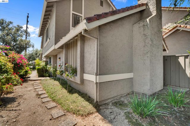2023 Los Gatos Almaden Rd, San Jose, CA 95124