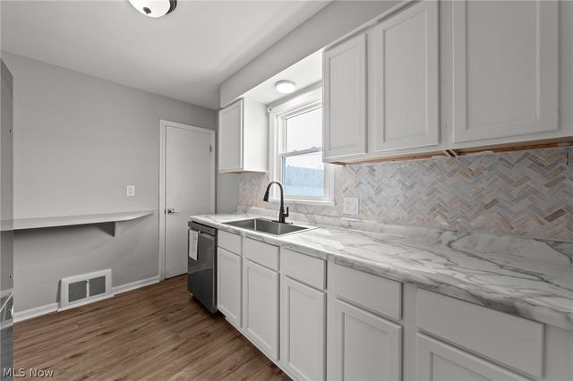 2432 21st Street, Cuyahoga Falls, OH 44223