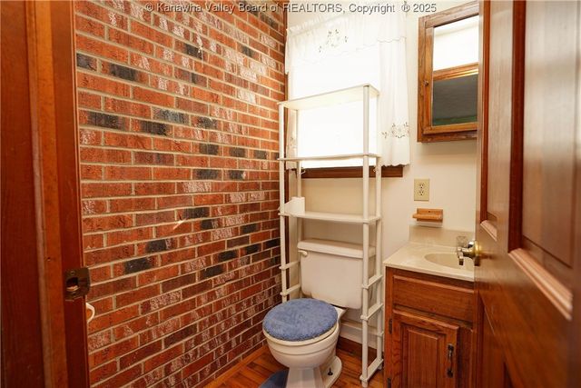 305 Fir Street, Eleanor, WV 25070