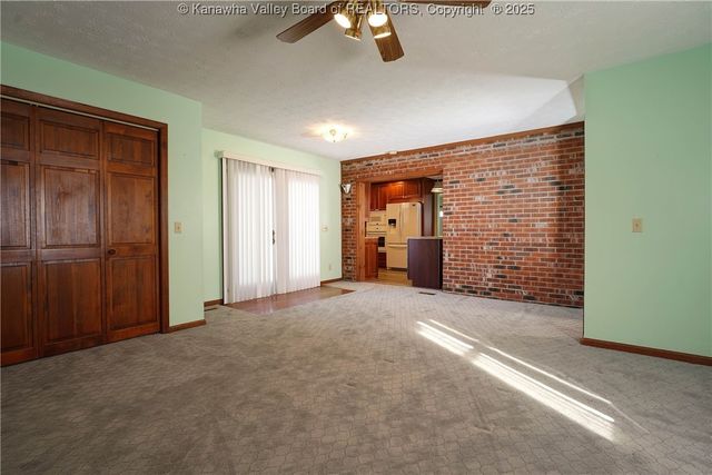 305 Fir Street, Eleanor, WV 25070