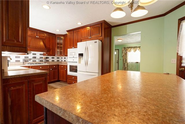 305 Fir Street, Eleanor, WV 25070