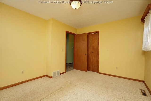 305 Fir Street, Eleanor, WV 25070