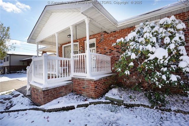 305 Fir Street, Eleanor, WV 25070