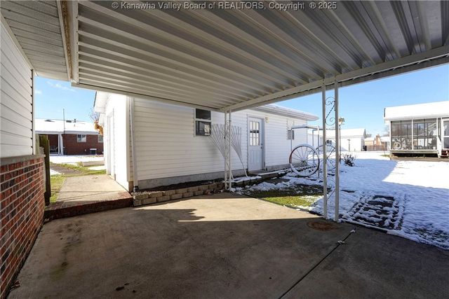 305 Fir Street, Eleanor, WV 25070