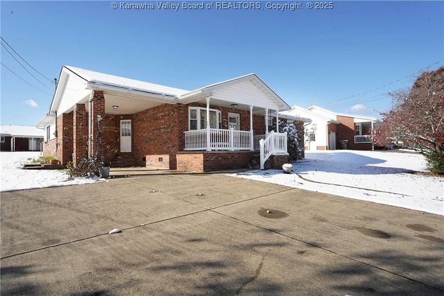 305 Fir Street, Eleanor, WV 25070