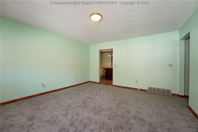 305 Fir Street, Eleanor, WV 25070