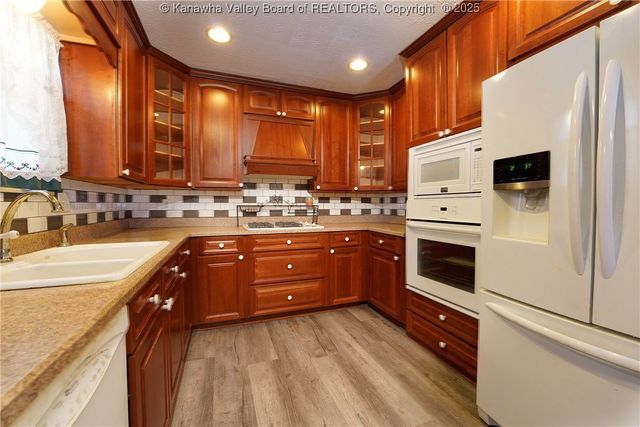 305 Fir Street, Eleanor, WV 25070