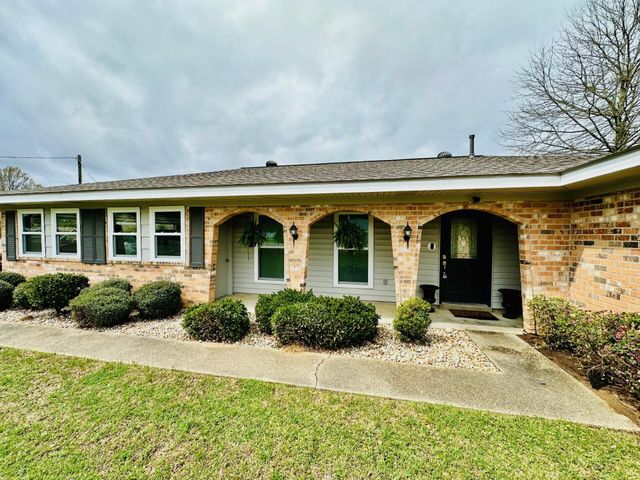 113 Hawkins St., Petal, MS 39465